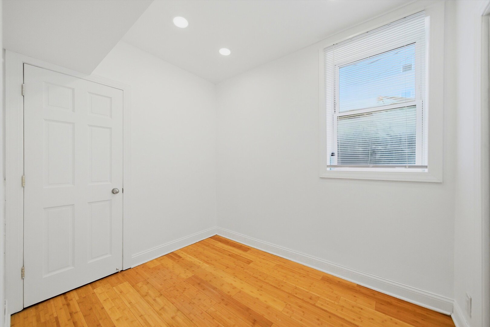 2744 N Bosworth Avenue Unit: G