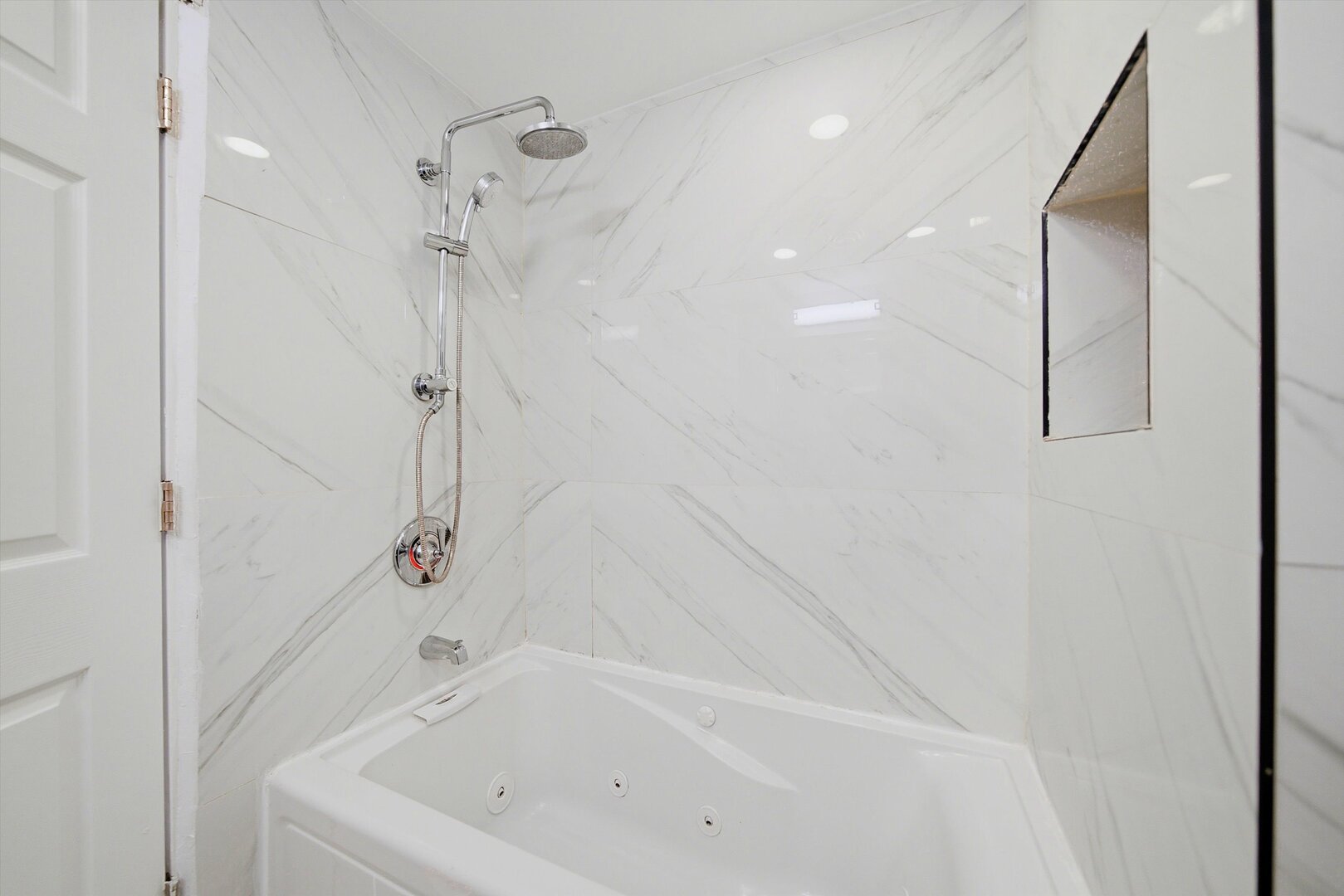 2744 N Bosworth Avenue Unit: G