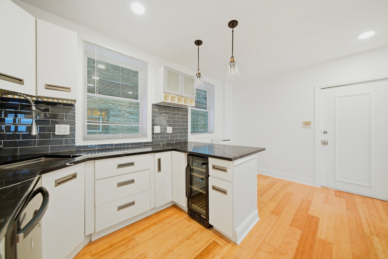 2744 N Bosworth Avenue Unit: G