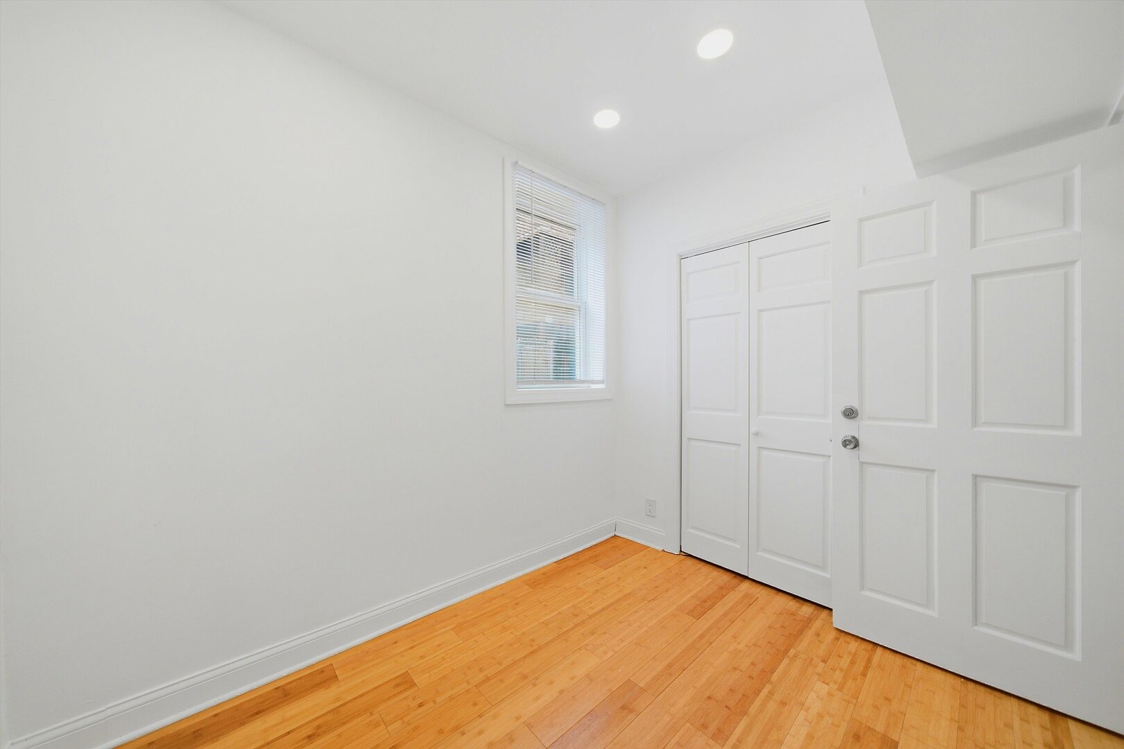 2744 N Bosworth Avenue Unit: G