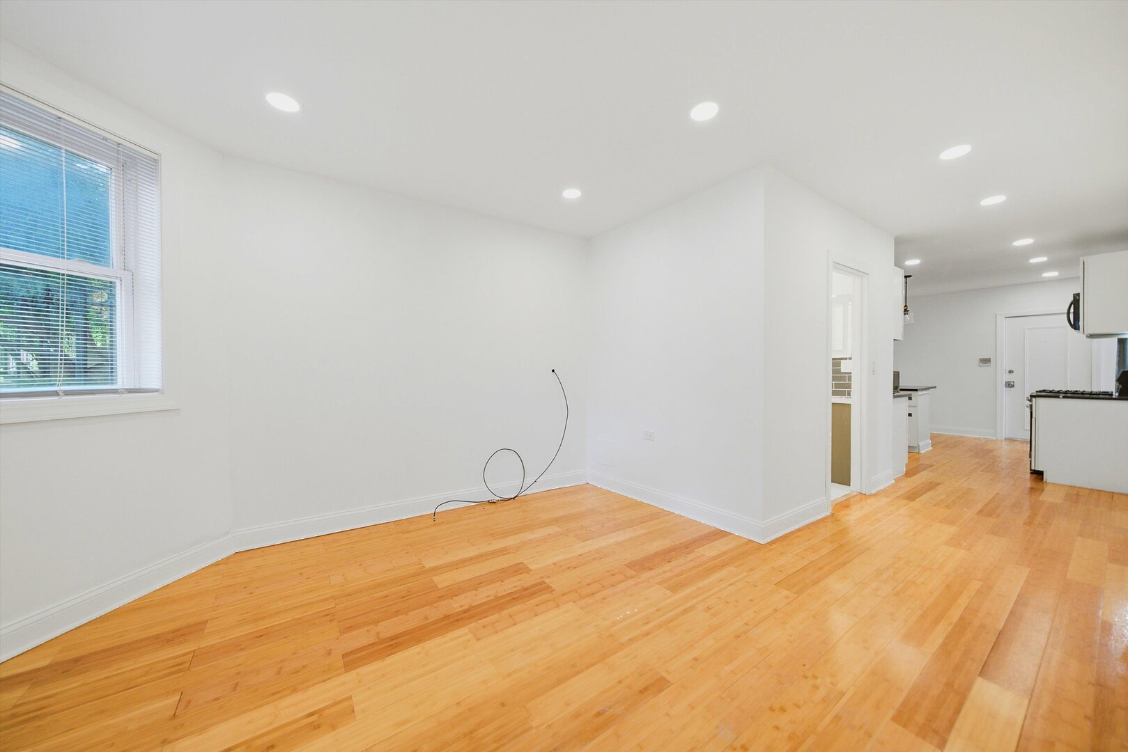 2744 N Bosworth Avenue Unit: G