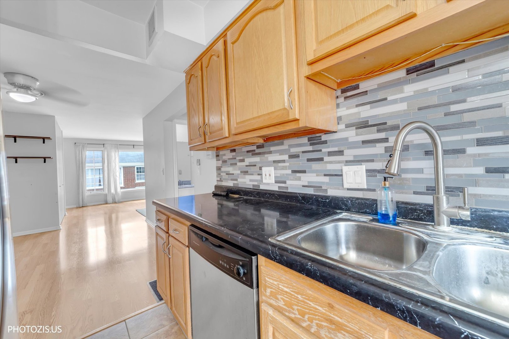 1450 Plymouth Place Unit: 2W