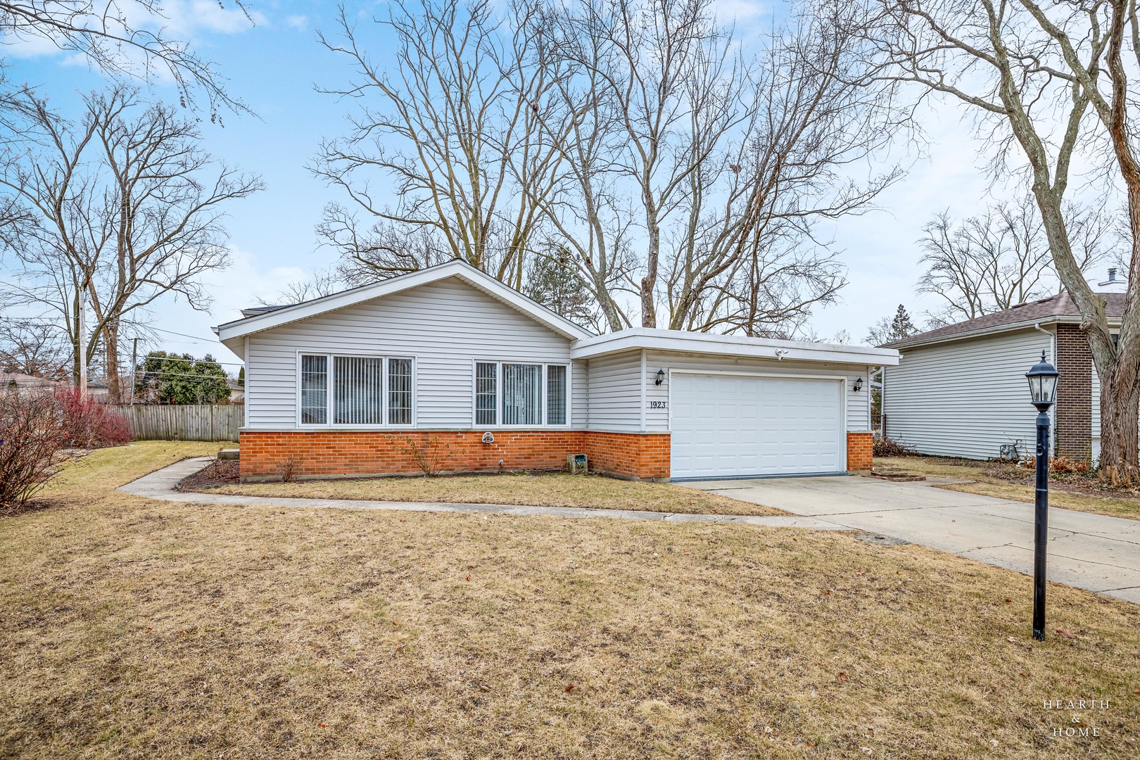 1923 E Pawnee Lane