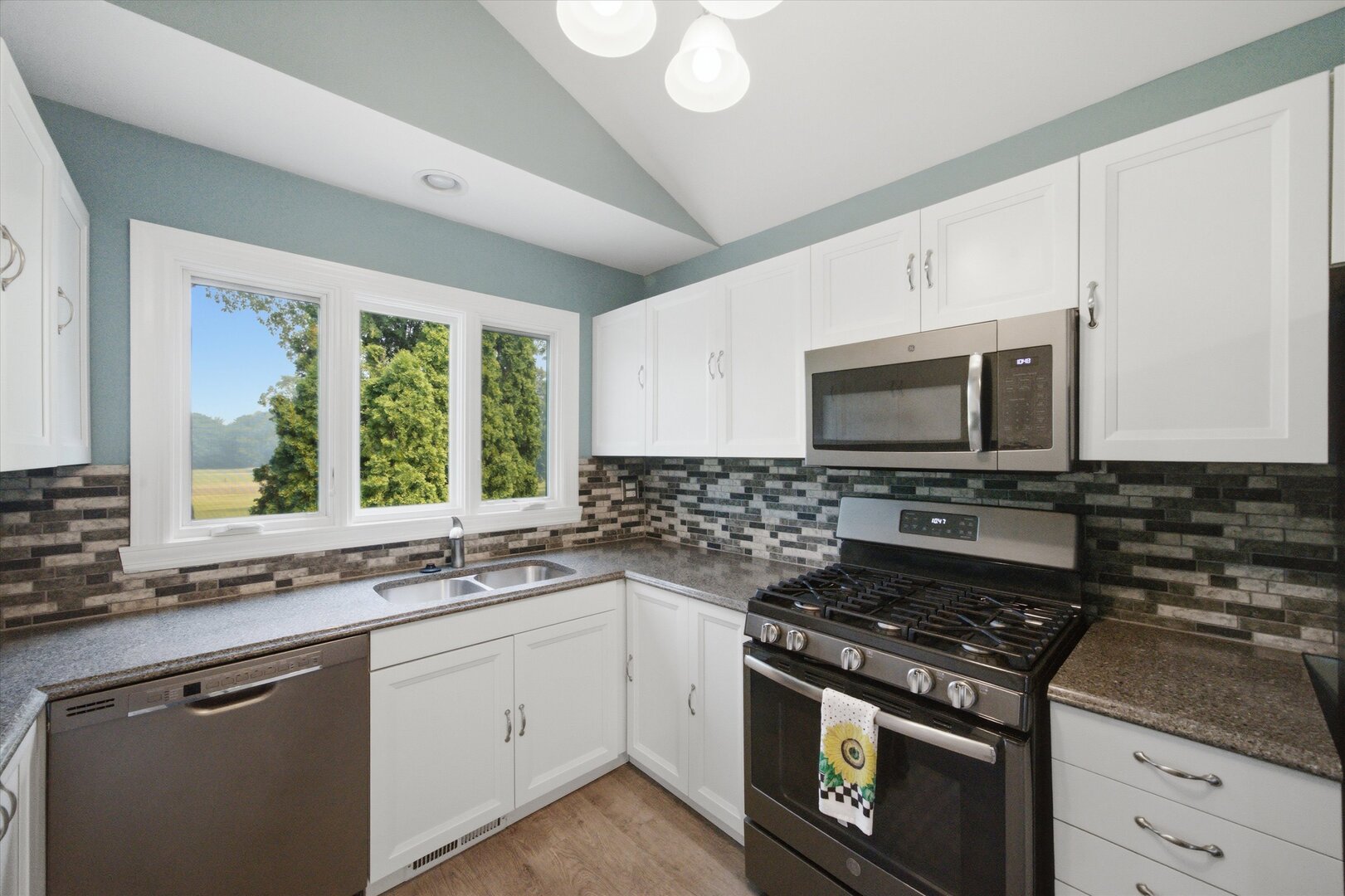 150 Inverness Court Unit: 2