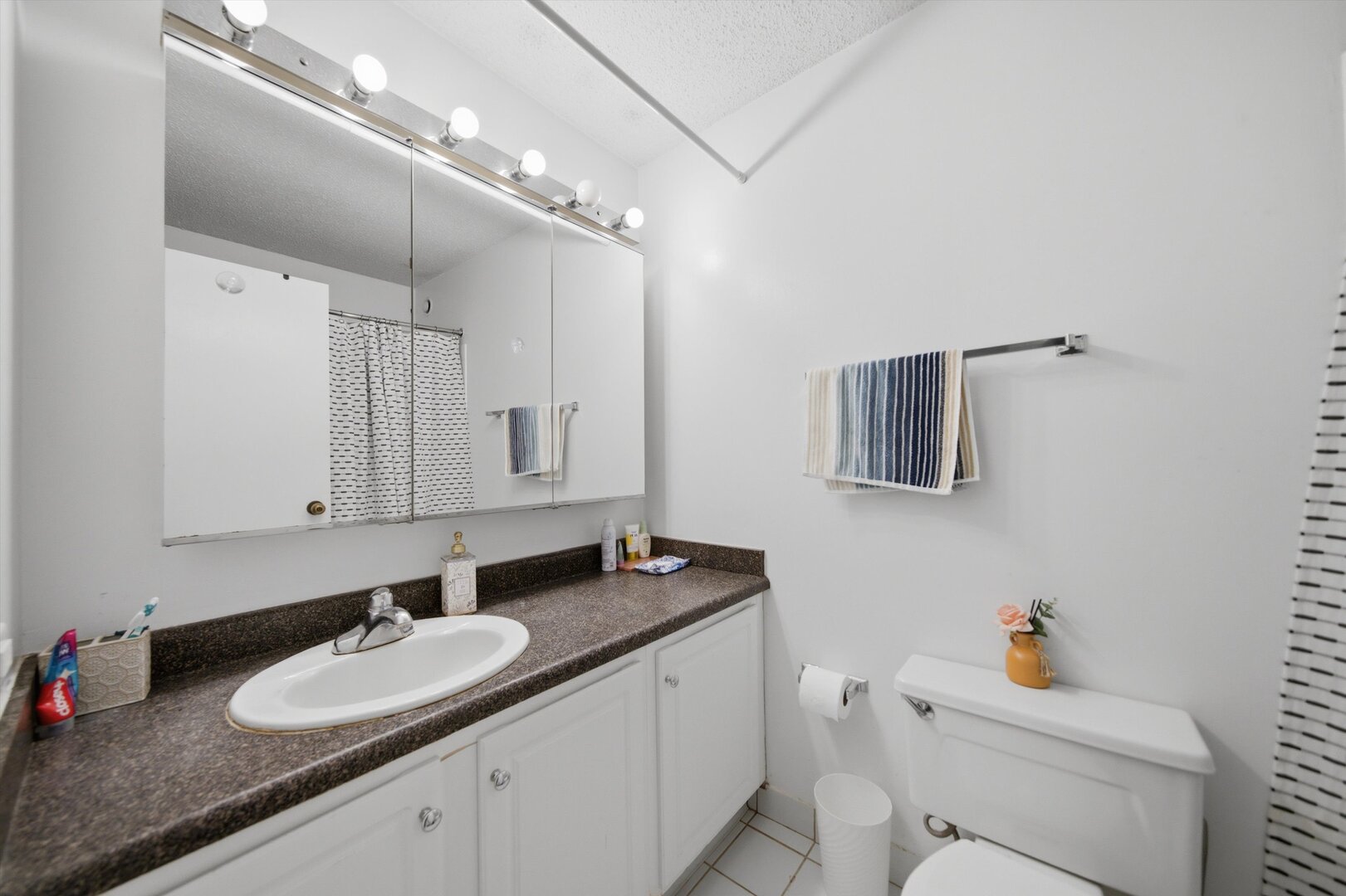 10 E Ontario Street Unit: 2003