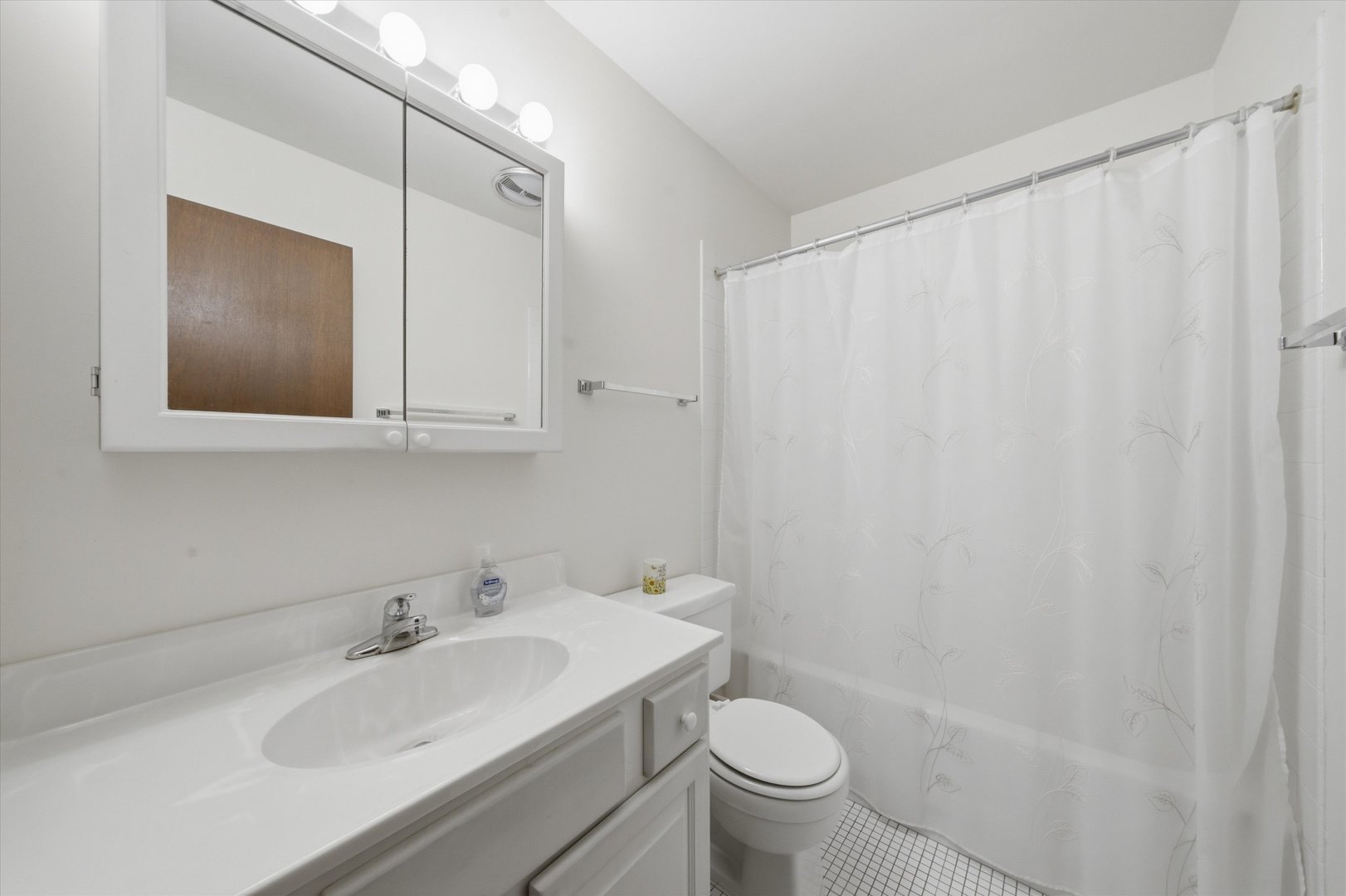 1074 Cornell Avenue Unit: 1A