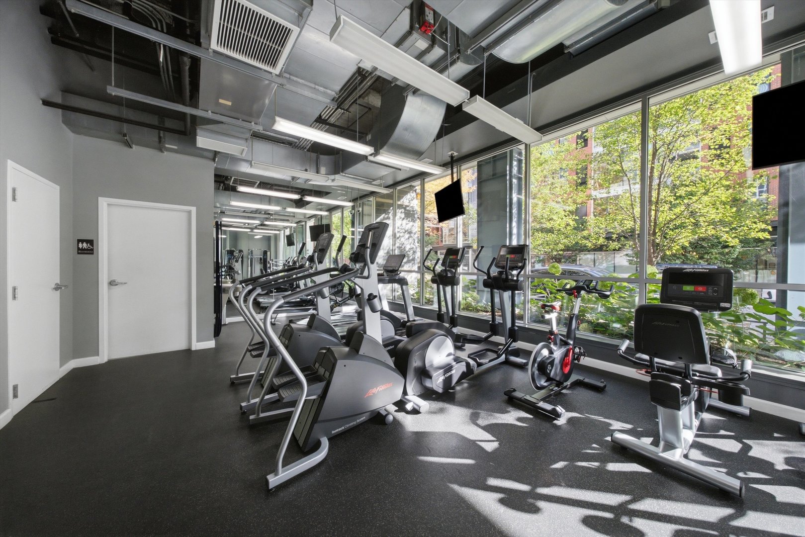 845 N KINGSBURY Street Unit: 209