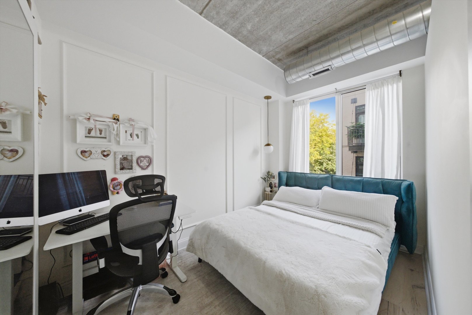 845 N KINGSBURY Street Unit: 209