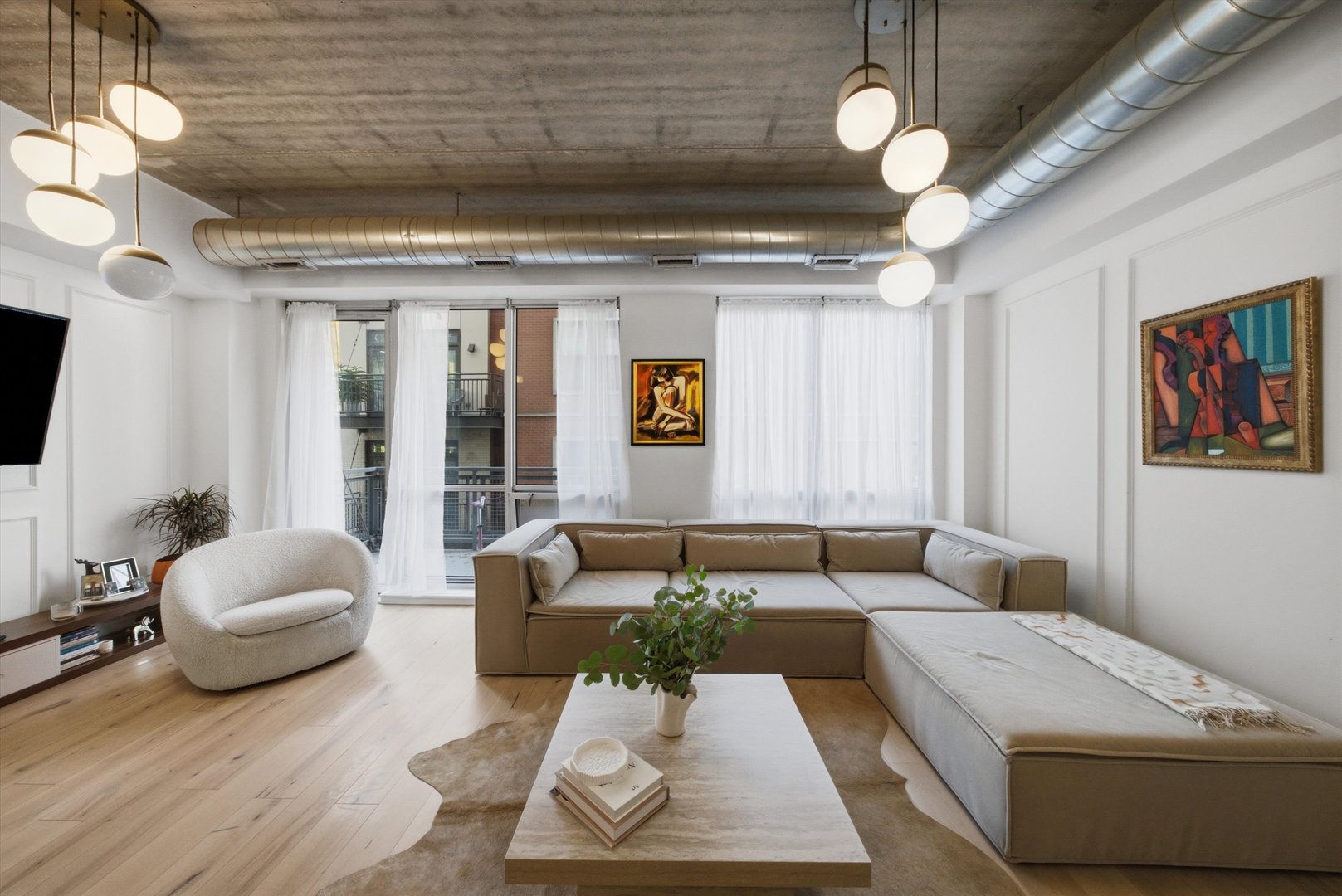 845 N KINGSBURY Street Unit: 209