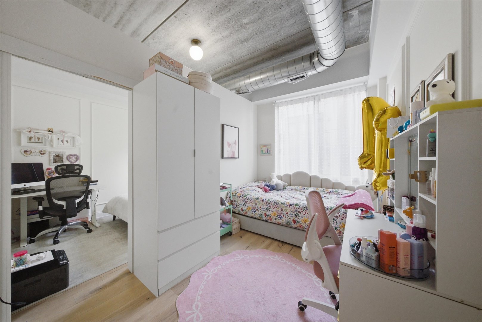 845 N KINGSBURY Street Unit: 209
