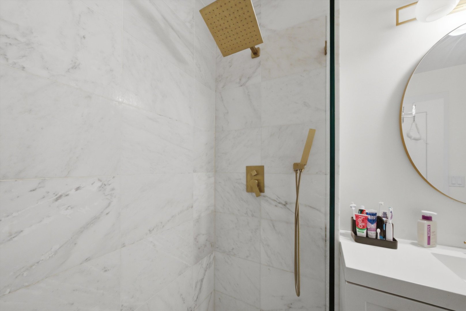 845 N KINGSBURY Street Unit: 209