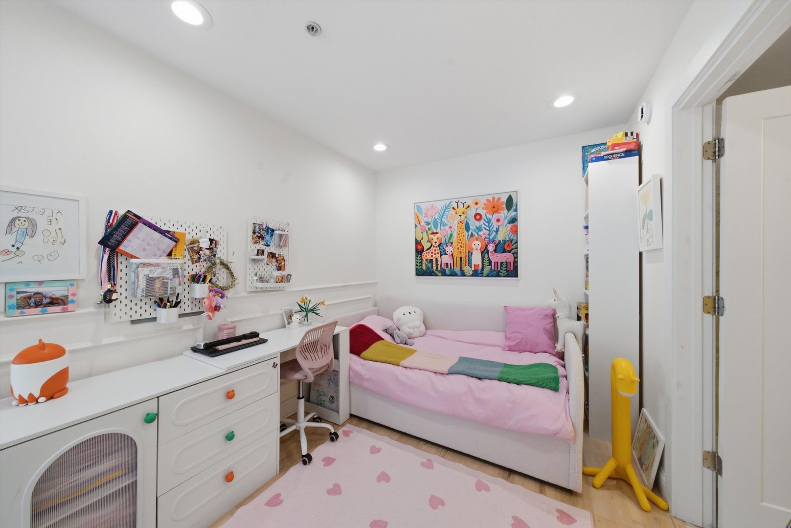 845 N KINGSBURY Street Unit: 209