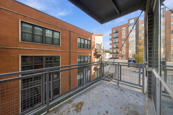 845 N KINGSBURY Street Unit: 209