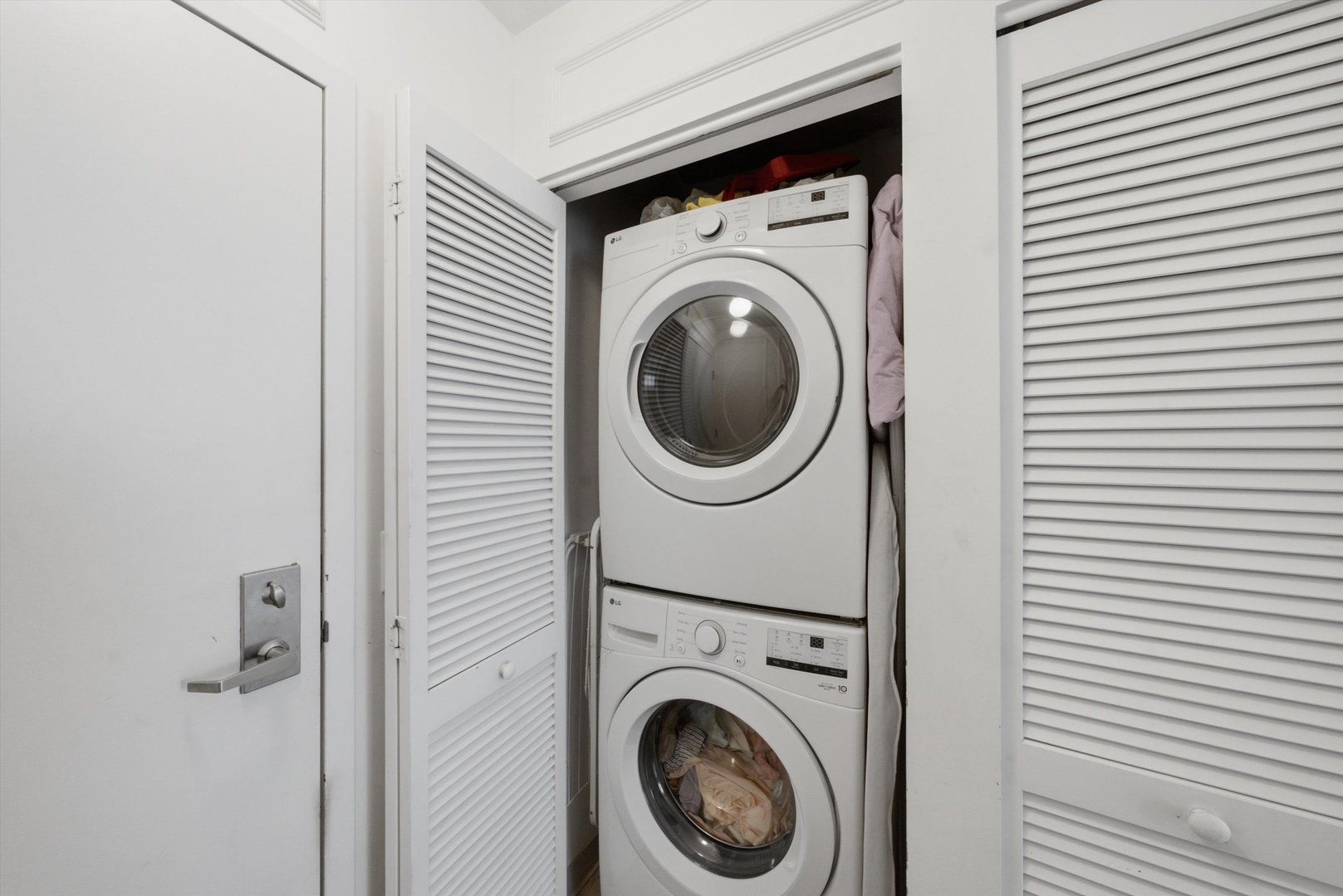 845 N KINGSBURY Street Unit: 209
