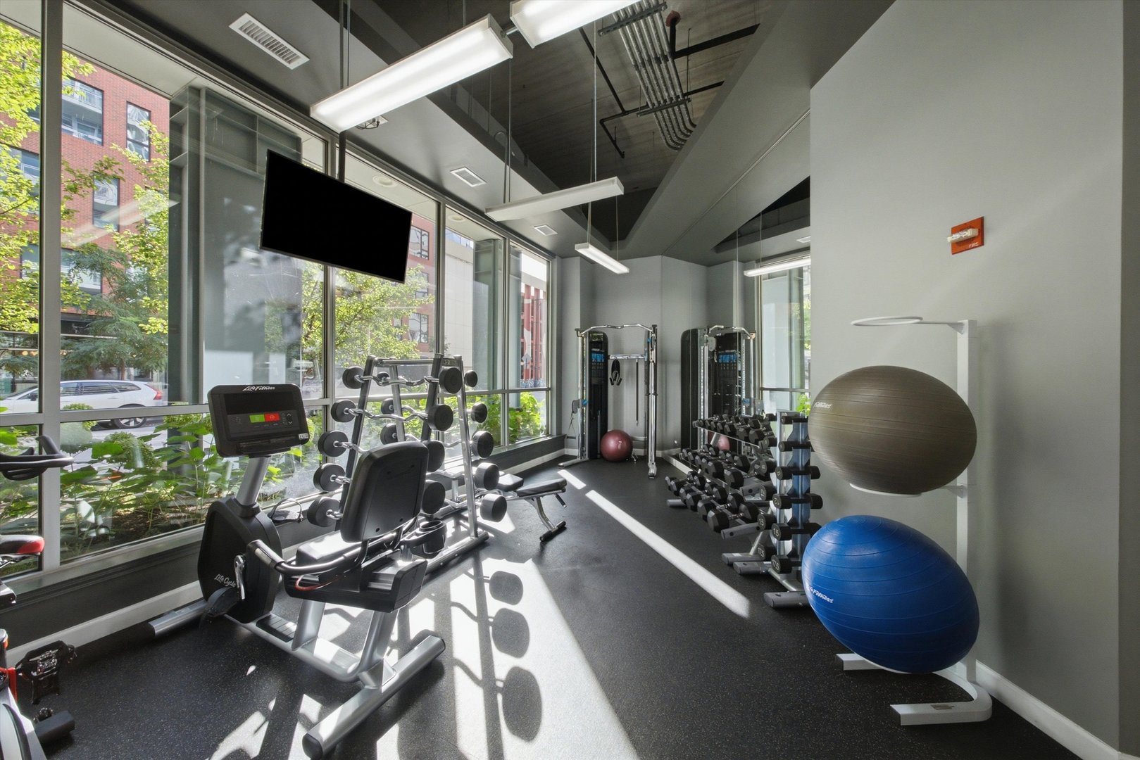 845 N KINGSBURY Street Unit: 209