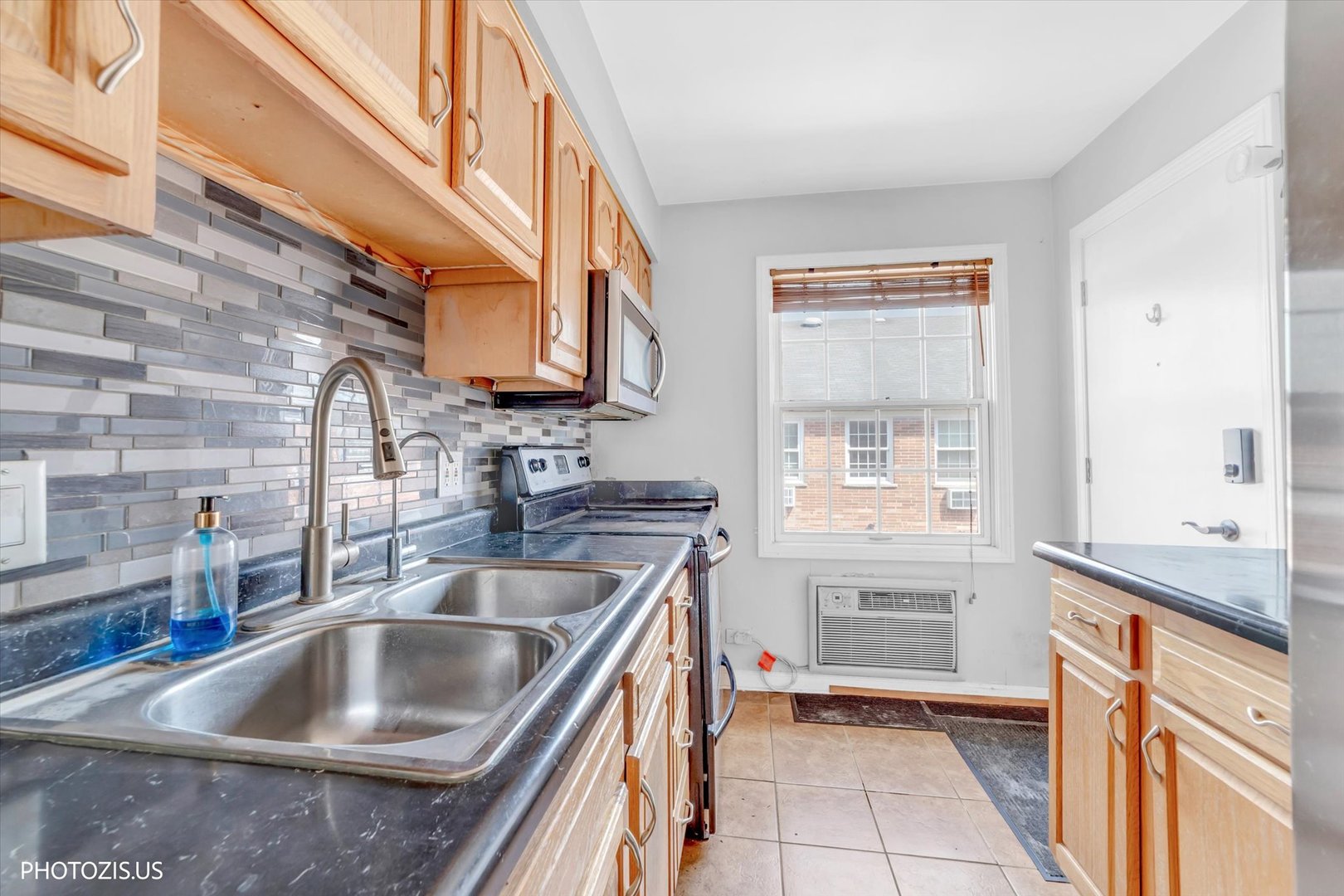 1450 Plymouth Place Unit: 2W