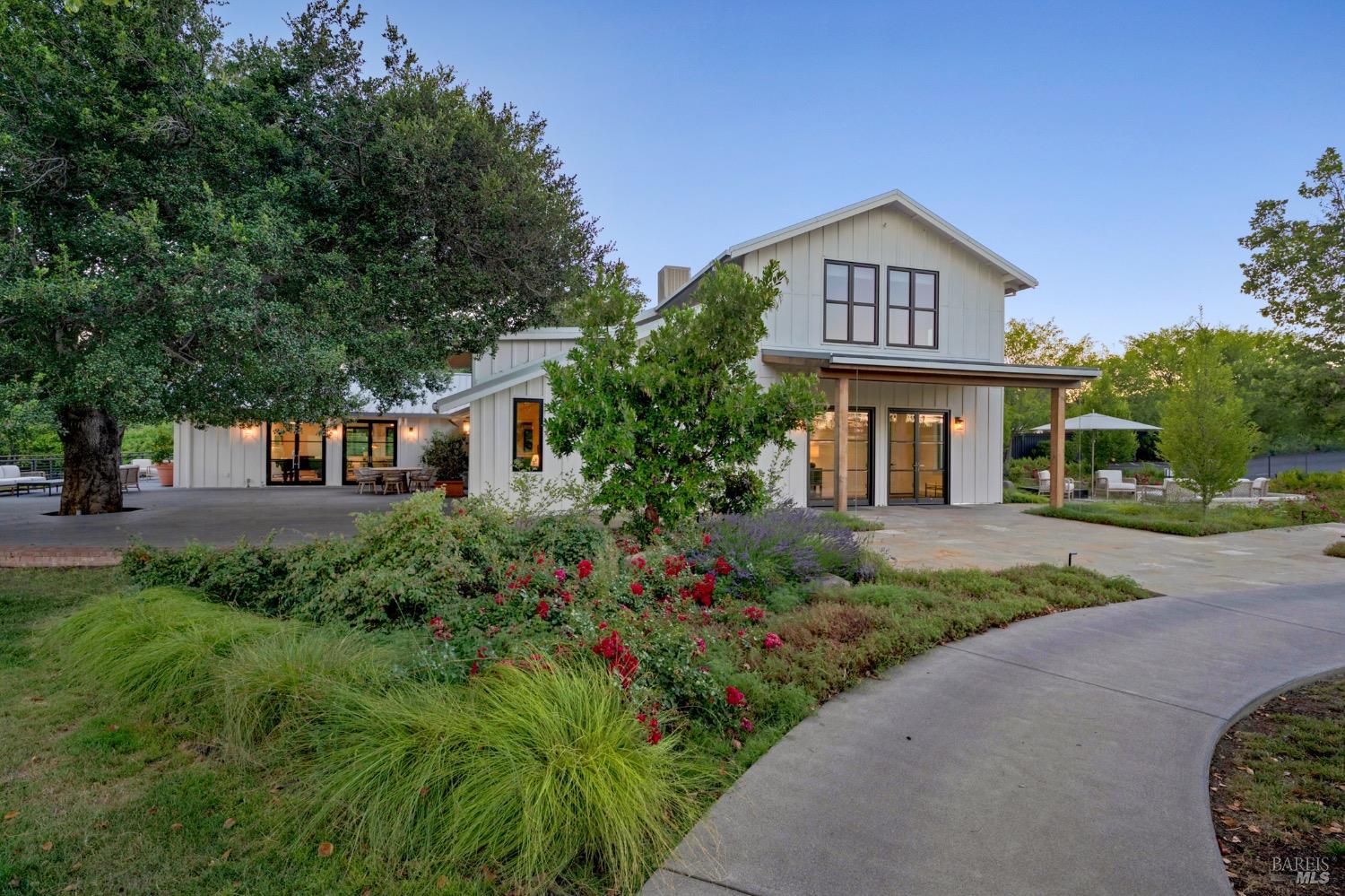 1129 Dealy Ln