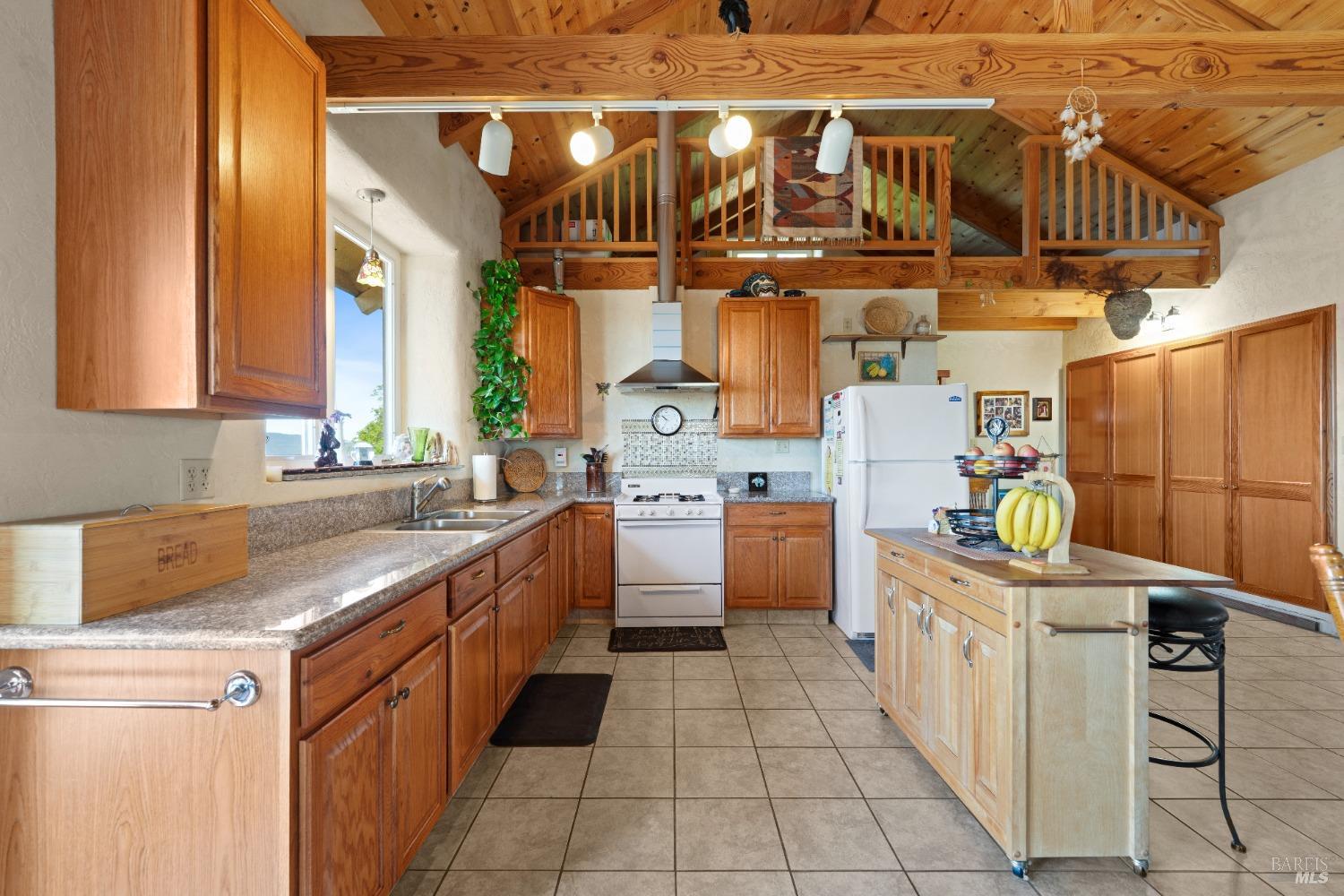 9655 Peachland Rd