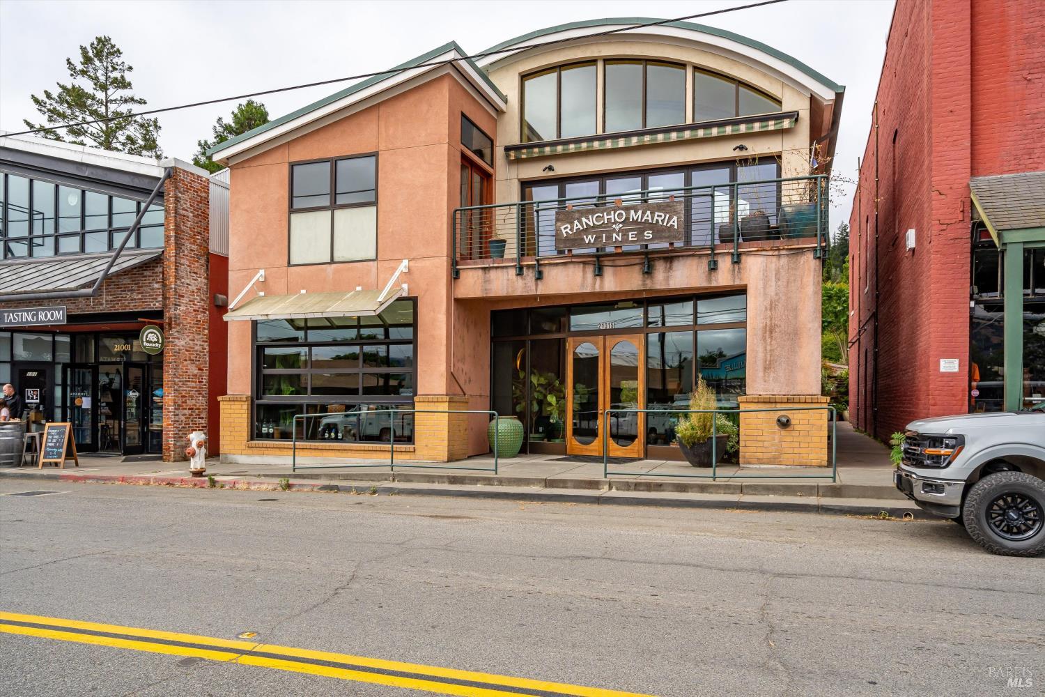 Winery storefront with a curved upper facade, balcony, and Rancho Maria Wines sign.