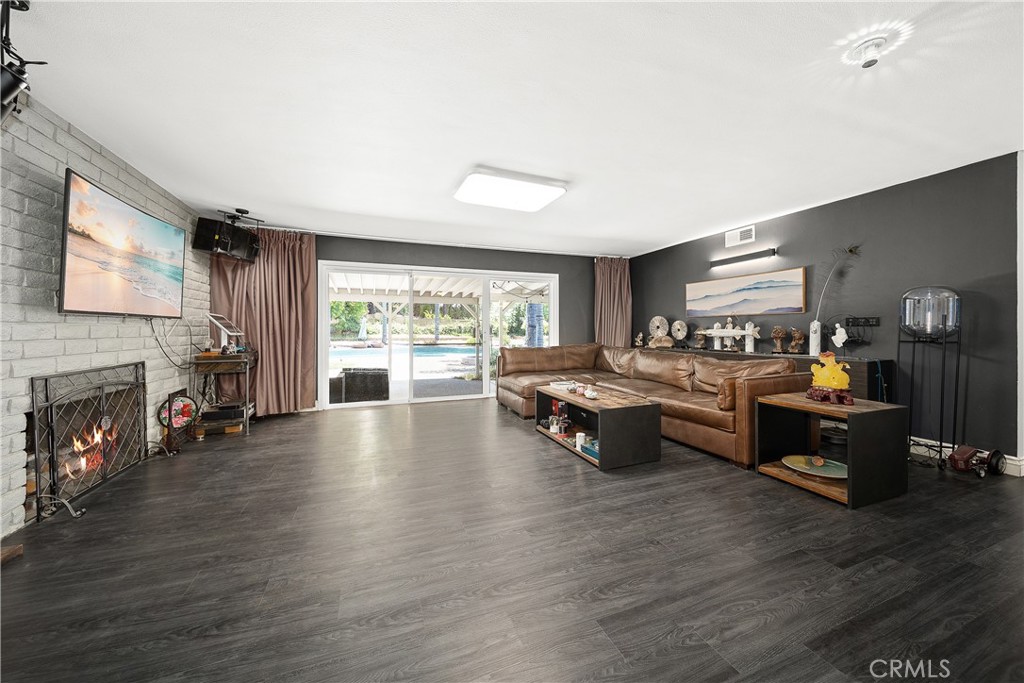 3012 E Charlinda Street