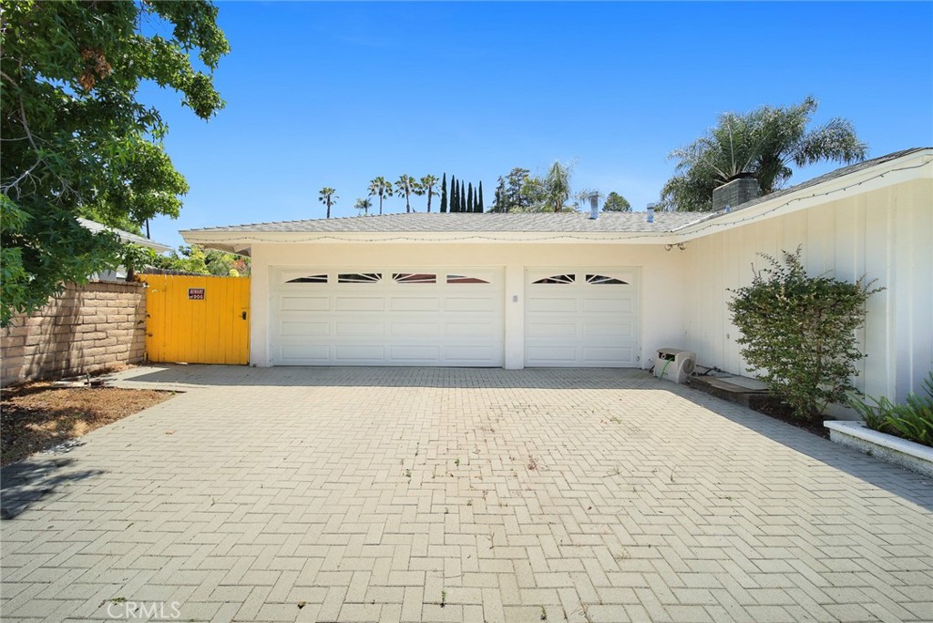 3012 E Charlinda Street