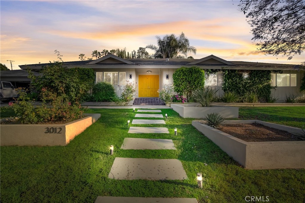 3012 E Charlinda Street