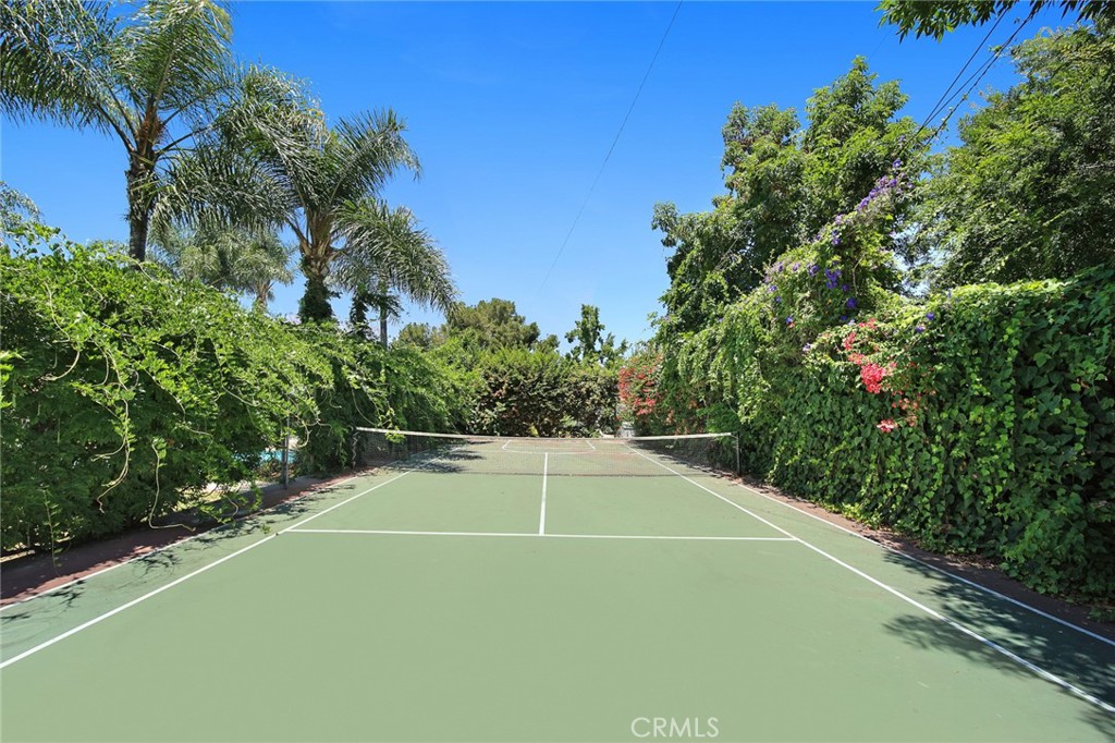 3012 E Charlinda Street