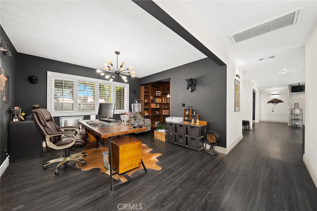 3012 E Charlinda Street