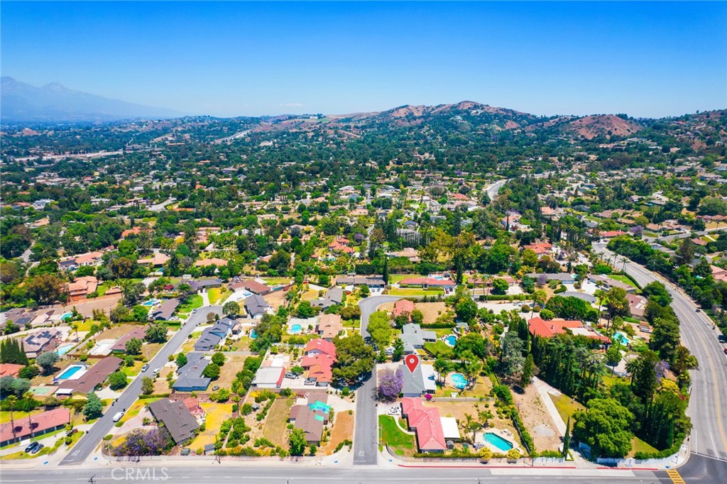 3012 E Charlinda Street