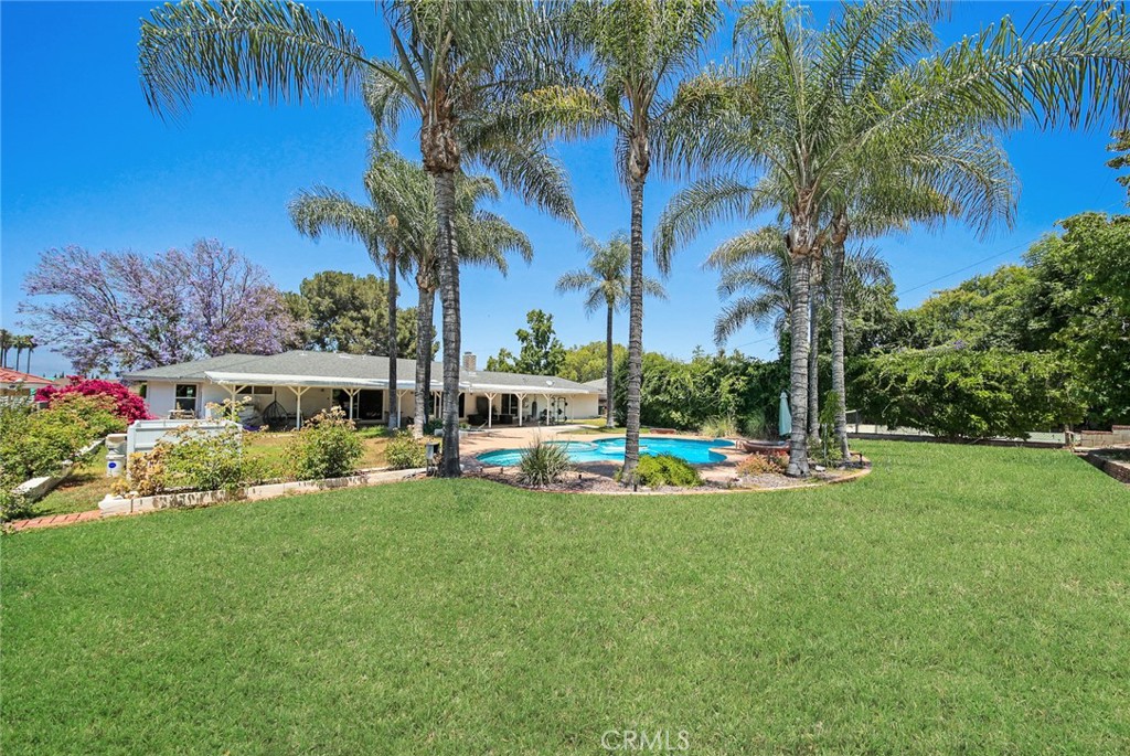 3012 E Charlinda Street