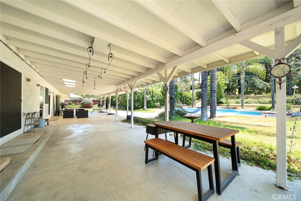 3012 E Charlinda Street