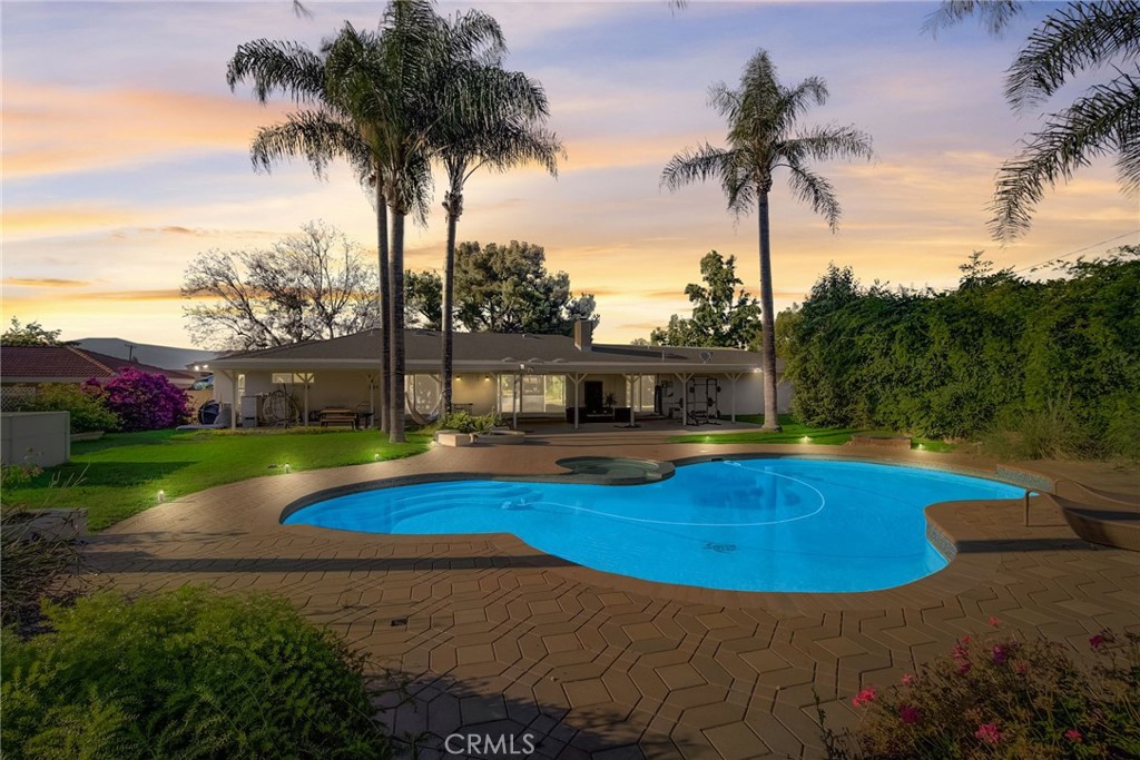 3012 E Charlinda Street