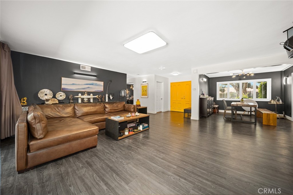 3012 E Charlinda Street