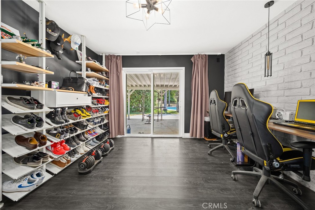 3012 E Charlinda Street