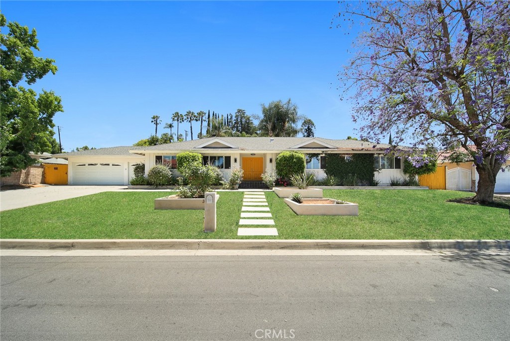 3012 E Charlinda Street