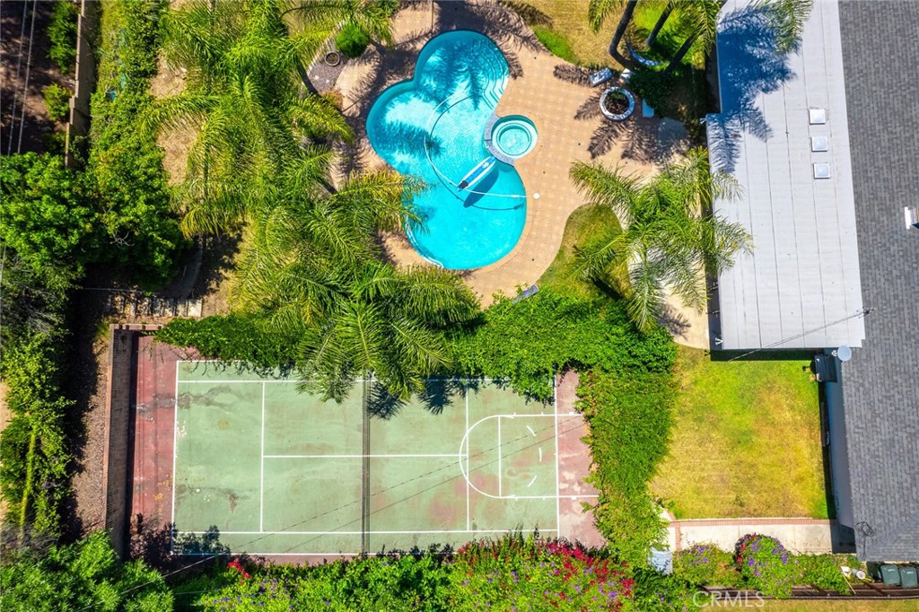 3012 E Charlinda Street