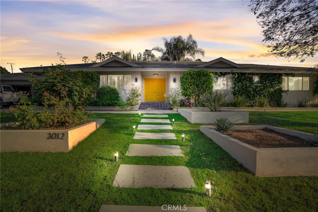 3012 E Charlinda Street