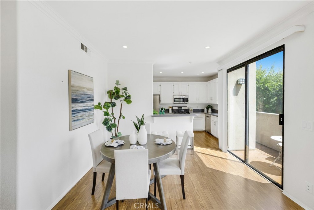1541 S Bedford 205