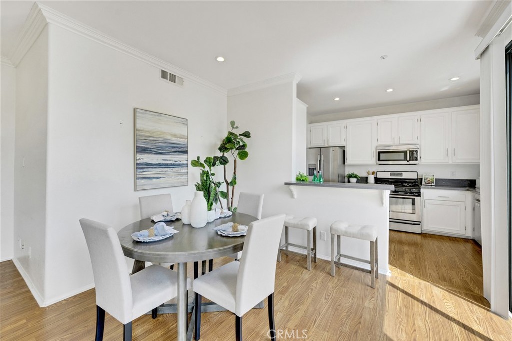1541 S Bedford 205