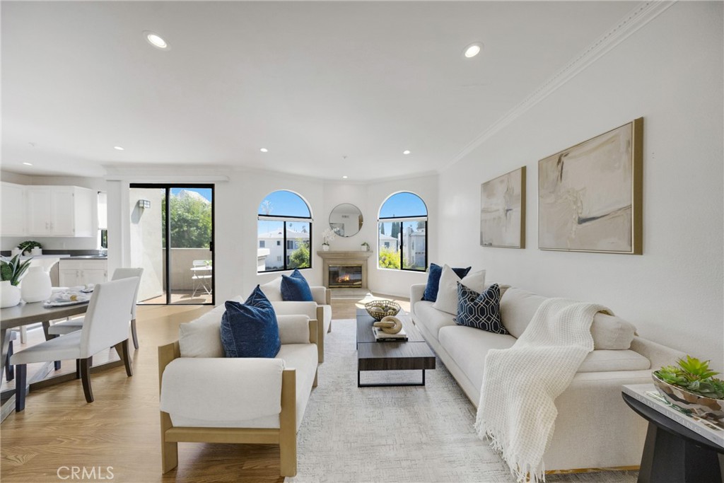 1541 S Bedford 205