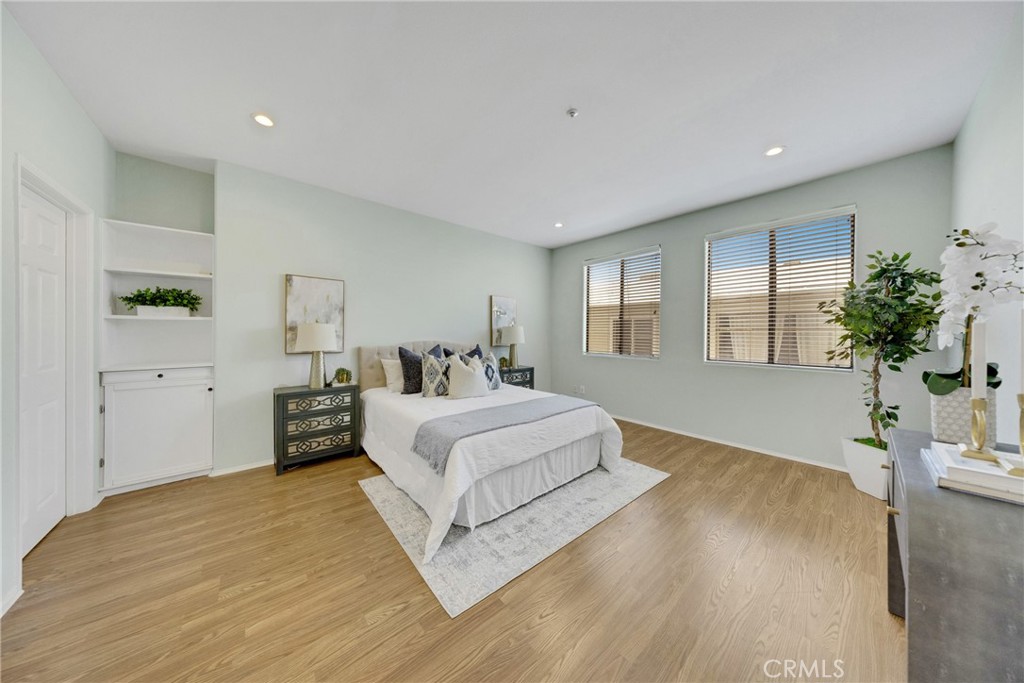 1541 S Bedford 205