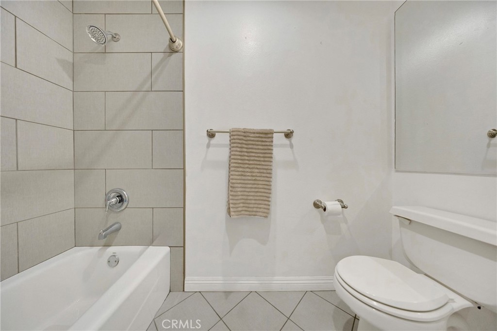 1541 S Bedford 205