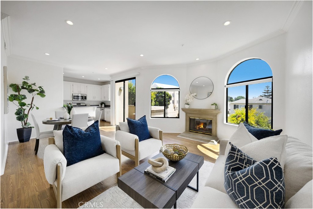 1541 S Bedford 205
