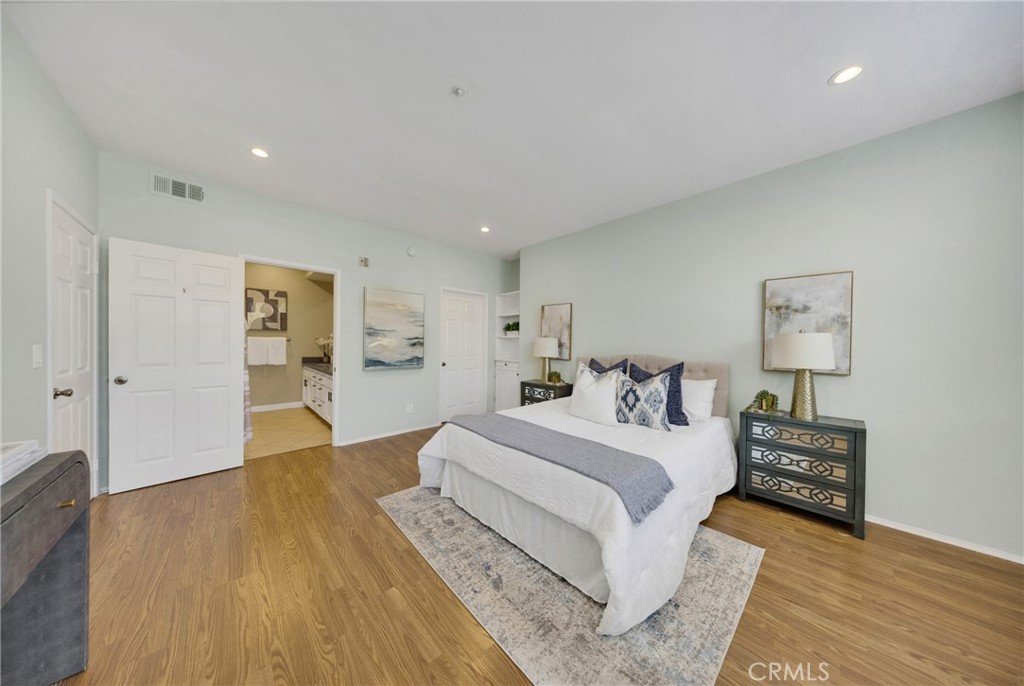 1541 S Bedford 205