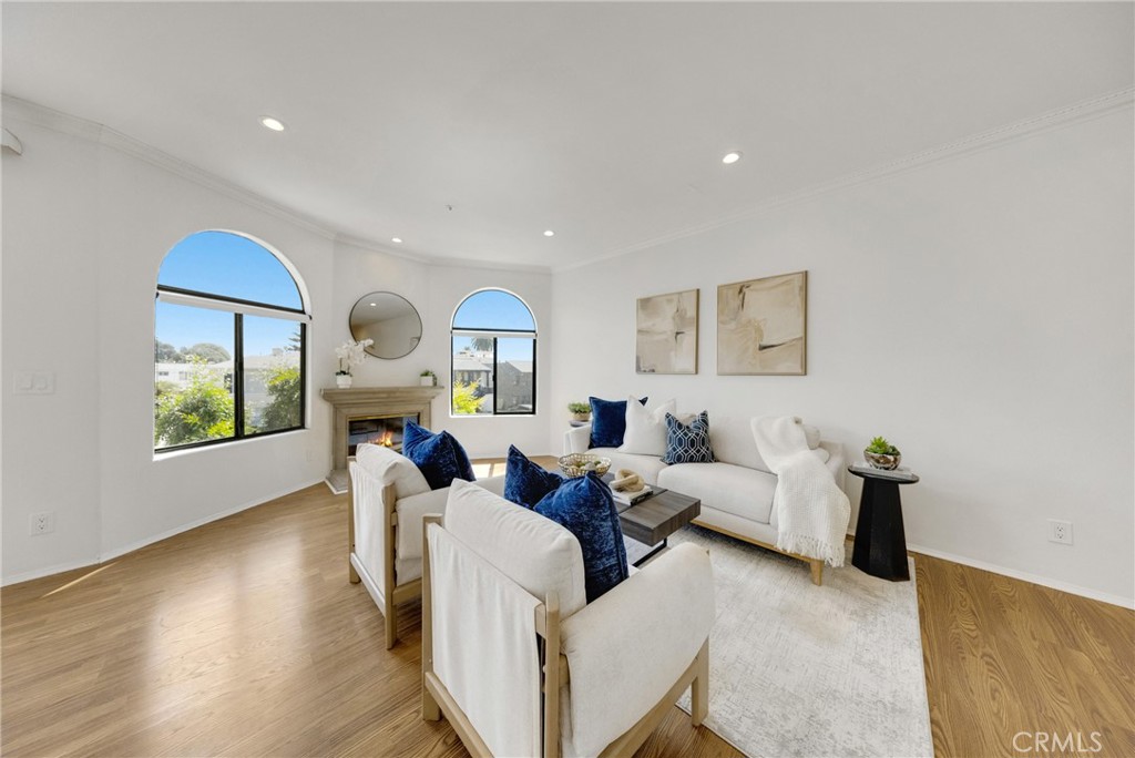 1541 S Bedford 205