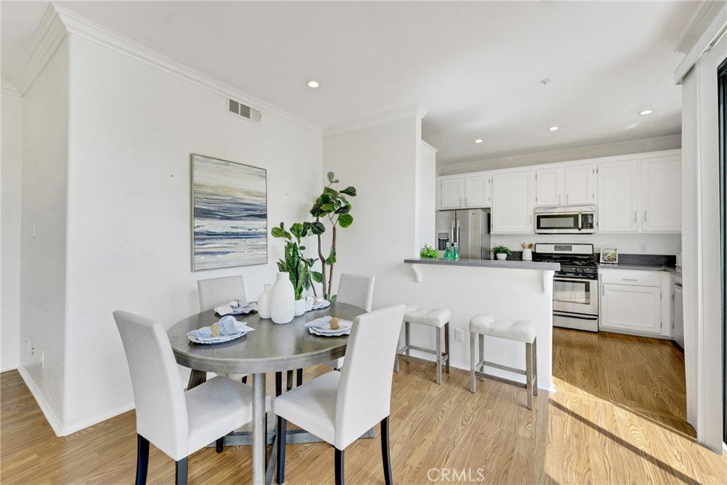 1541 S Bedford 205