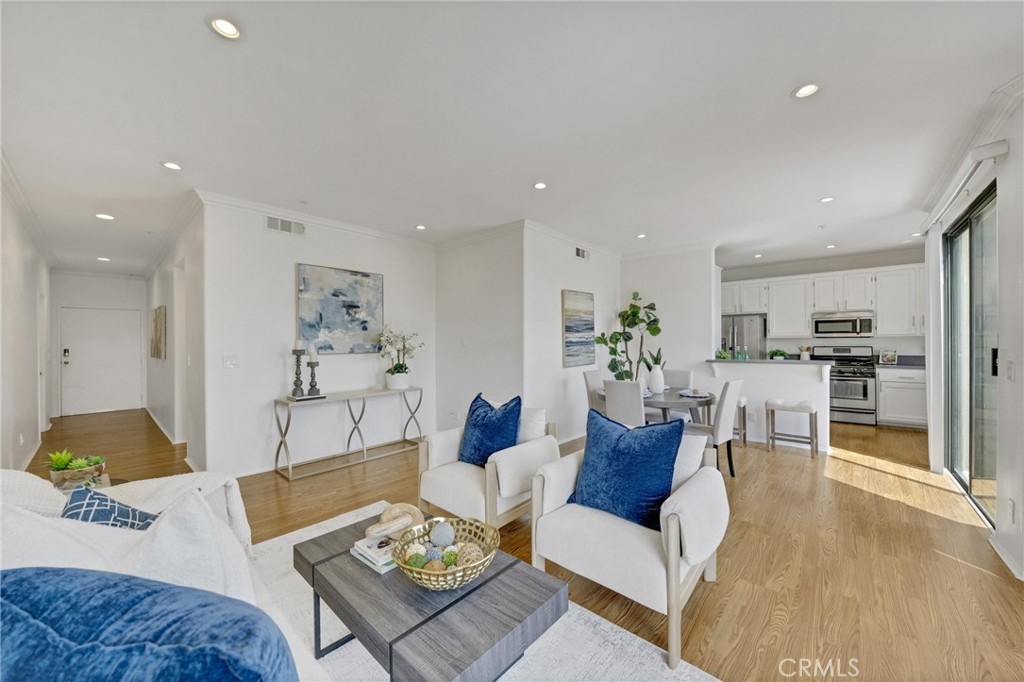 1541 S Bedford 205