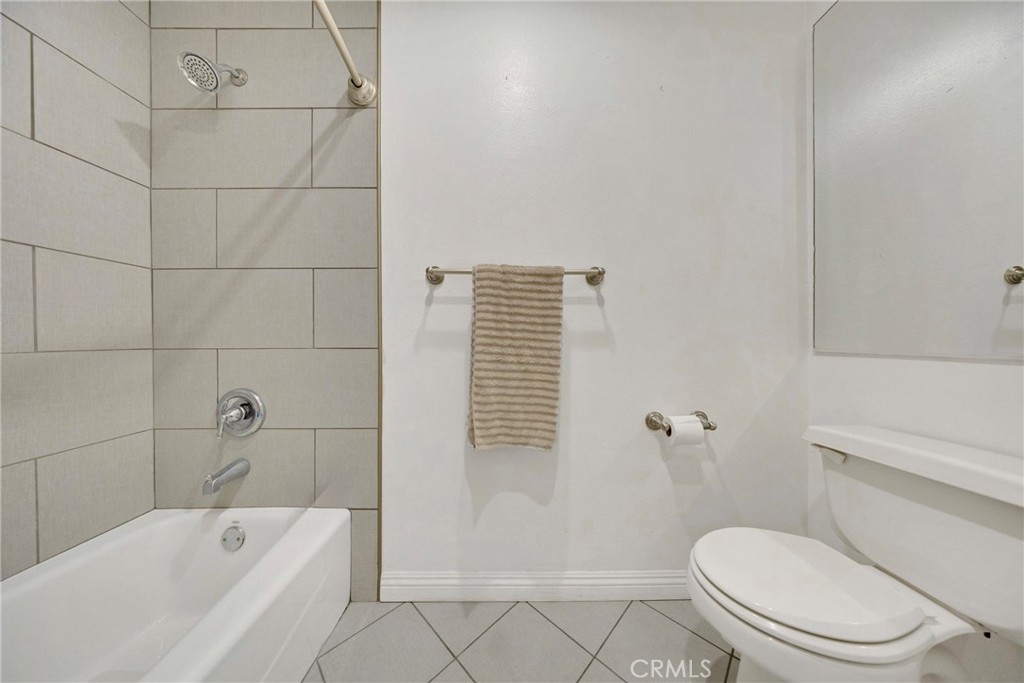 1541 S Bedford 205