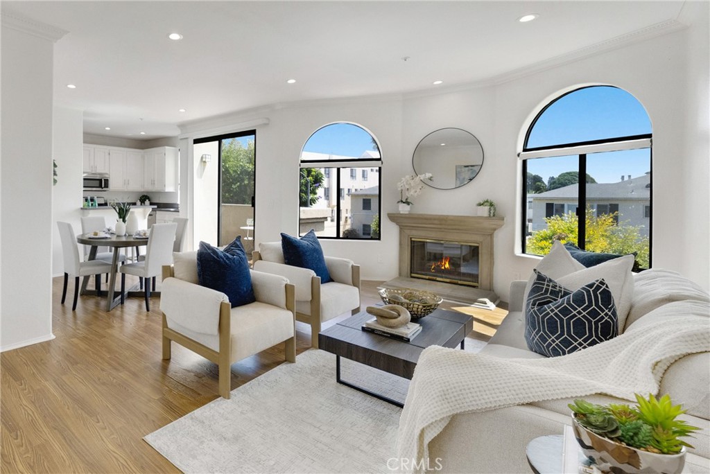 1541 S Bedford 205