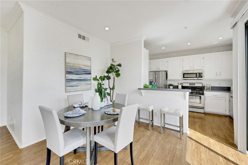 1541 S Bedford 205